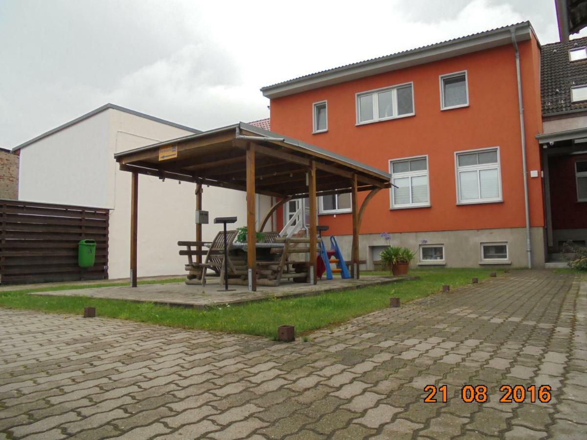 Zimmervermietung Schoenfliesser Stuben Auch Fuer Monteure Eisenhuettenstadt Exterior photo